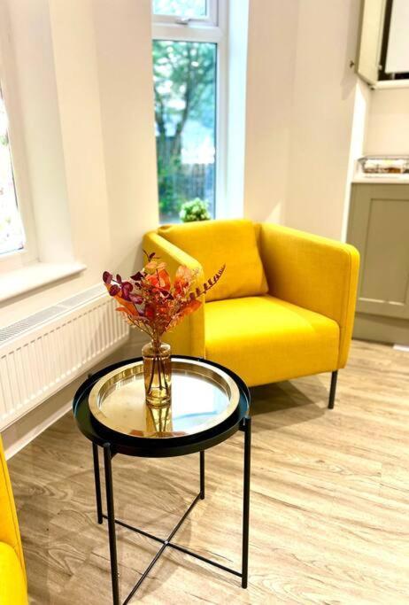 Brand New Apt - Beach Breeze Spacious 1-Bedroom Apartment With Parking - Sleeps 4 Ppl- Internet Bournemouth Esterno foto