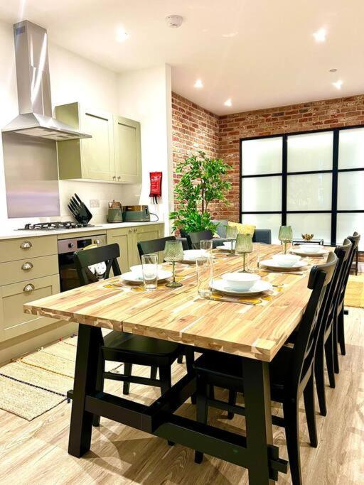 Brand New Apt - Beach Breeze Spacious 1-Bedroom Apartment With Parking - Sleeps 4 Ppl- Internet Bournemouth Esterno foto
