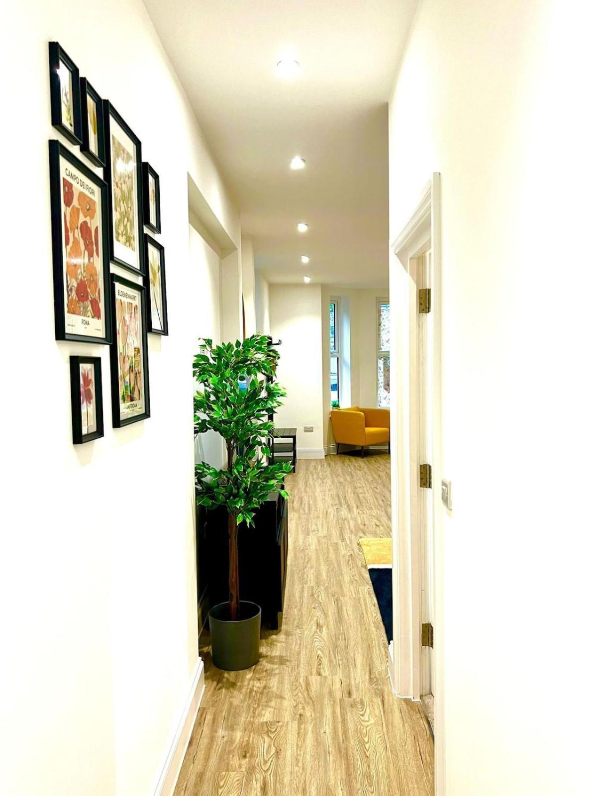 Brand New Apt - Beach Breeze Spacious 1-Bedroom Apartment With Parking - Sleeps 4 Ppl- Internet Bournemouth Esterno foto