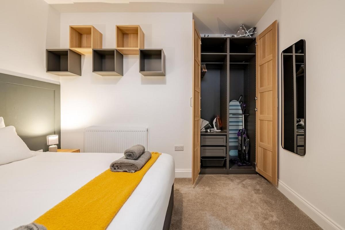 Brand New Apt - Beach Breeze Spacious 1-Bedroom Apartment With Parking - Sleeps 4 Ppl- Internet Bournemouth Esterno foto