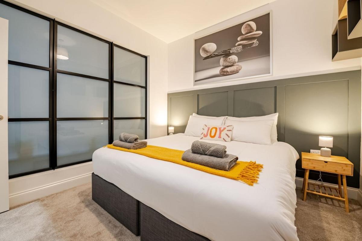 Brand New Apt - Beach Breeze Spacious 1-Bedroom Apartment With Parking - Sleeps 4 Ppl- Internet Bournemouth Esterno foto