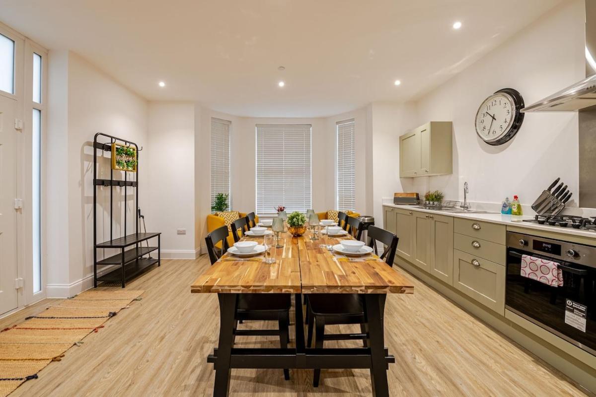 Brand New Apt - Beach Breeze Spacious 1-Bedroom Apartment With Parking - Sleeps 4 Ppl- Internet Bournemouth Esterno foto