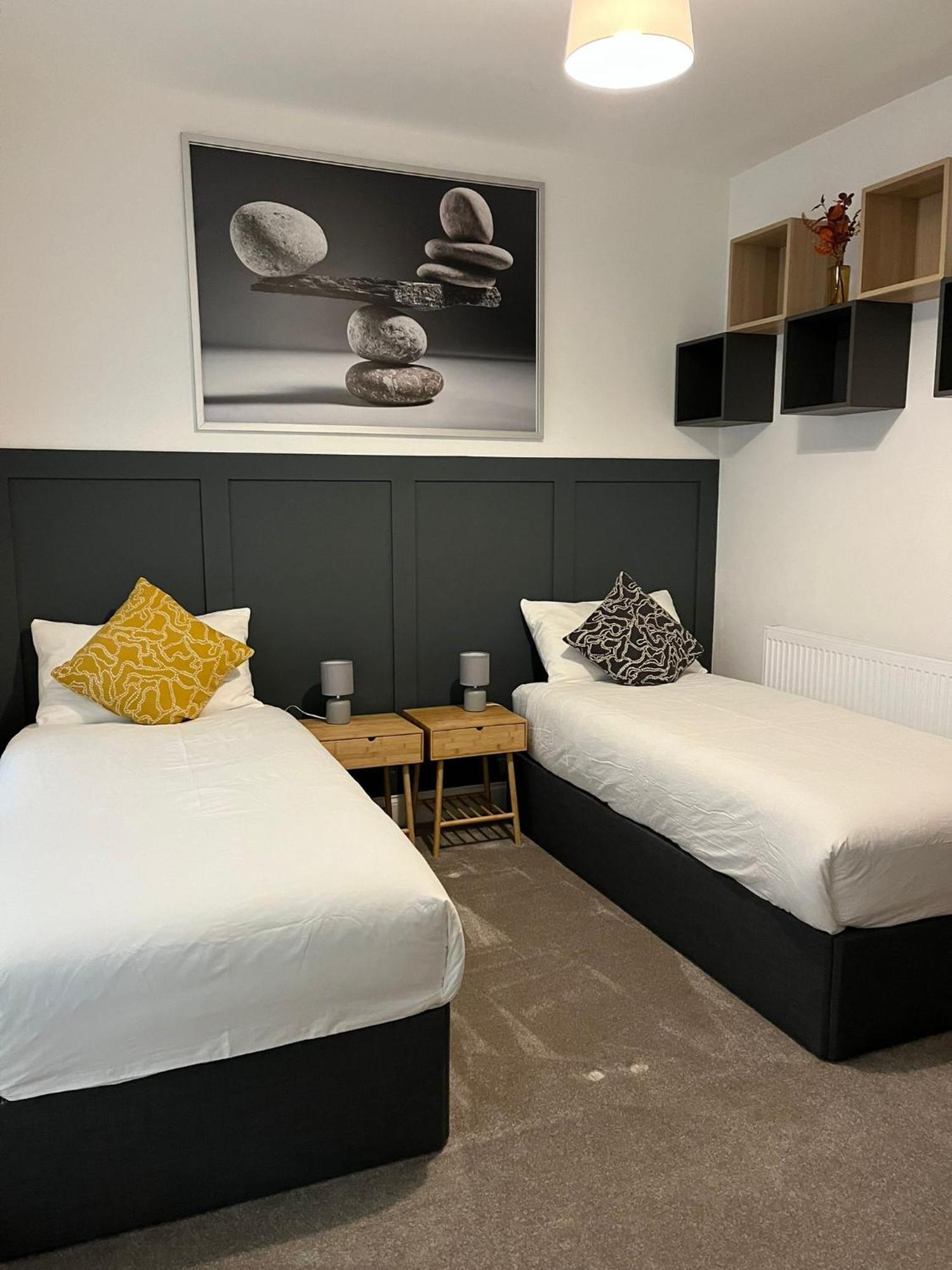 Brand New Apt - Beach Breeze Spacious 1-Bedroom Apartment With Parking - Sleeps 4 Ppl- Internet Bournemouth Esterno foto