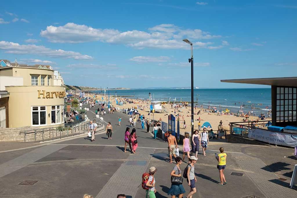 Brand New Apt - Beach Breeze Spacious 1-Bedroom Apartment With Parking - Sleeps 4 Ppl- Internet Bournemouth Esterno foto
