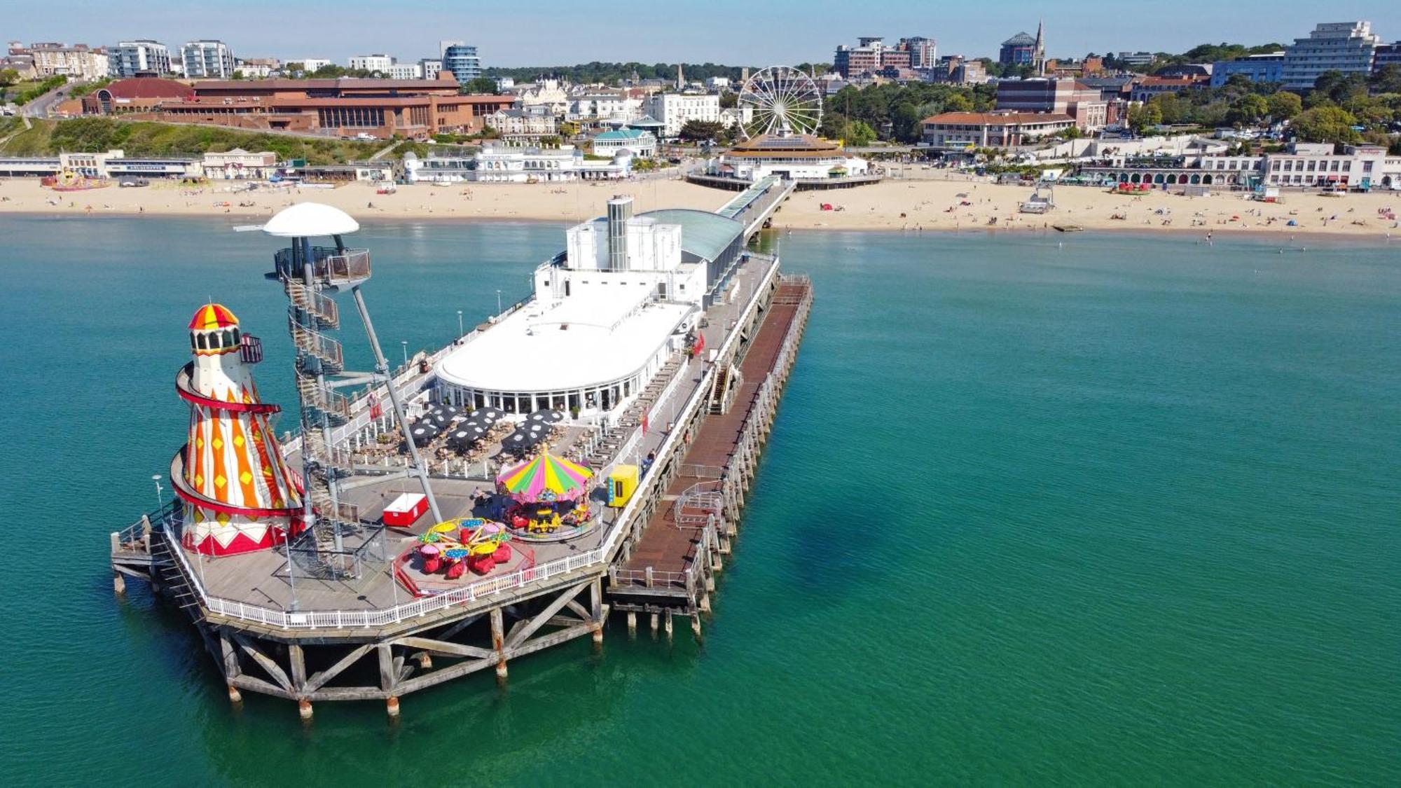 Brand New Apt - Beach Breeze Spacious 1-Bedroom Apartment With Parking - Sleeps 4 Ppl- Internet Bournemouth Esterno foto